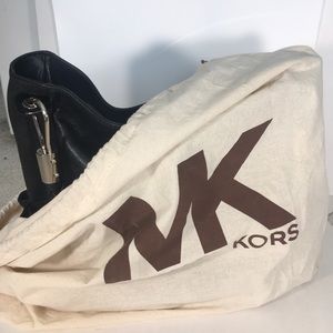Authentic Michael Kors shoulder bag!